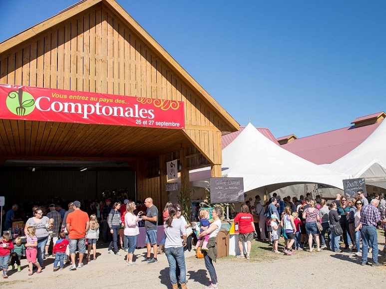 Vindici ,Oenotourisme , blogue oenotourisme ,blogue ,À la Cantonade ,zone viticole Sherbrooke-Compton ,Comptonales 2017,Festin des Grâces ,dîner champêtre gastronomique ,tables de chefs ,chapiteau ,accord mets-vins ,André Giroux ,à la bonne vie ,sélections vindici ,