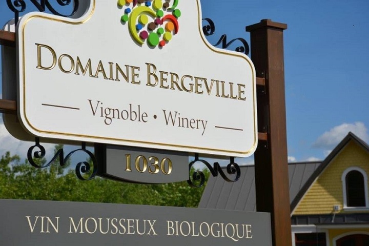 Le Vignoble Domaine Bergeville à Hatley Cantons de l'Est. Photos Sélection Vindici Sud Du Québec.