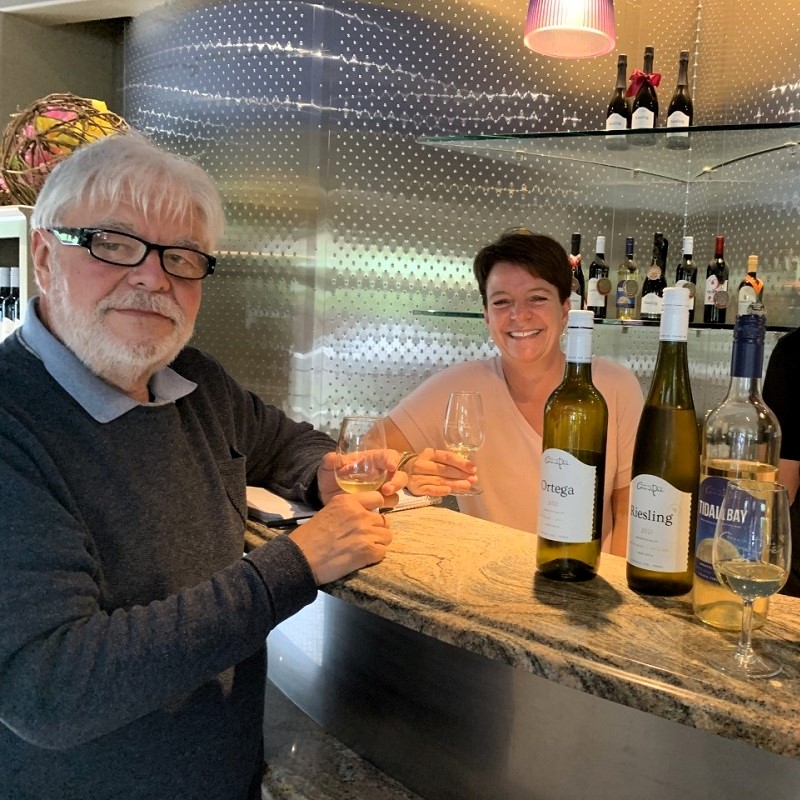 André Giroux ,auteur ,blogueur ,vindici ,bloggtrotterr ,oenotourisme ,œnotourisme ,tourisme du vin ,planète vin ,blogue vin ,visite de vignobles ,route des vins ,dégustation ,photo-tourisme ,photo amateur ,photographie ,Brigitte Cloutier ,